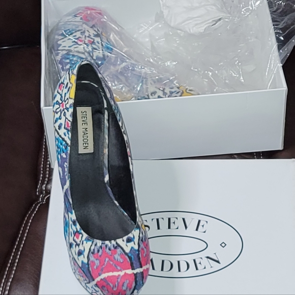 Steve Madden Wedge - Picture 2 of 8